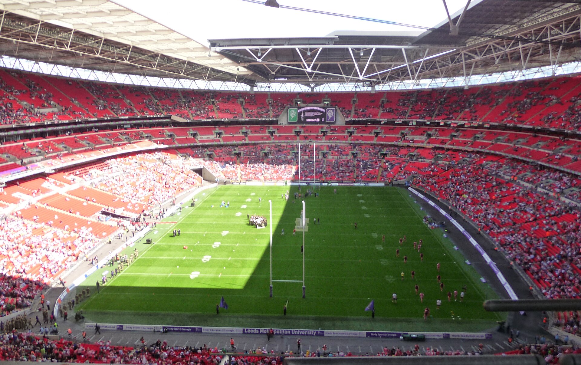 Tribunes en het veld van Wembley Stadium in Londen, bestemming voor voetbalreizen naar Engeland
