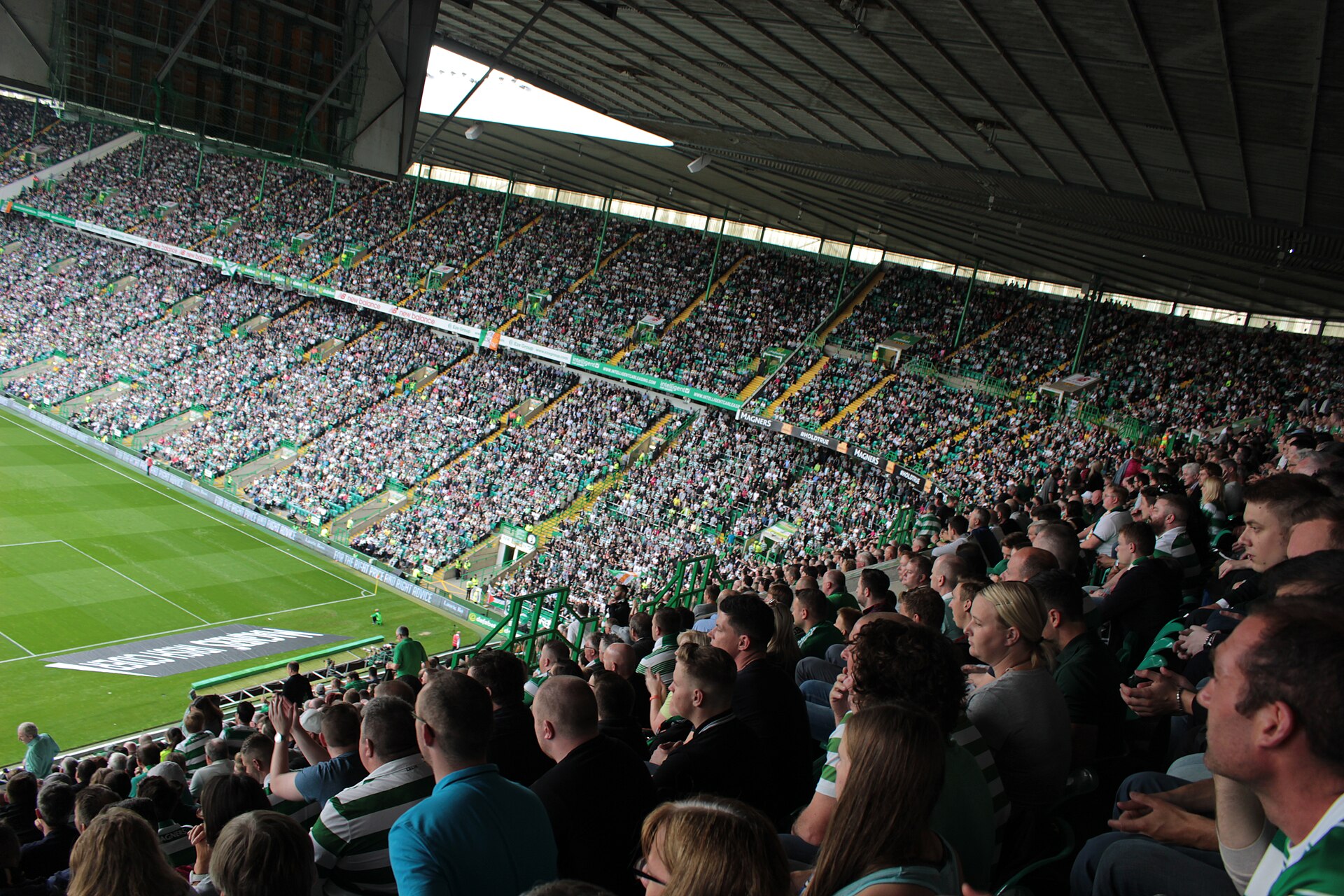 Tribunes van Celtic Park in Glasgow van binnen, bestemming voor voetbalreizen naar Schotland